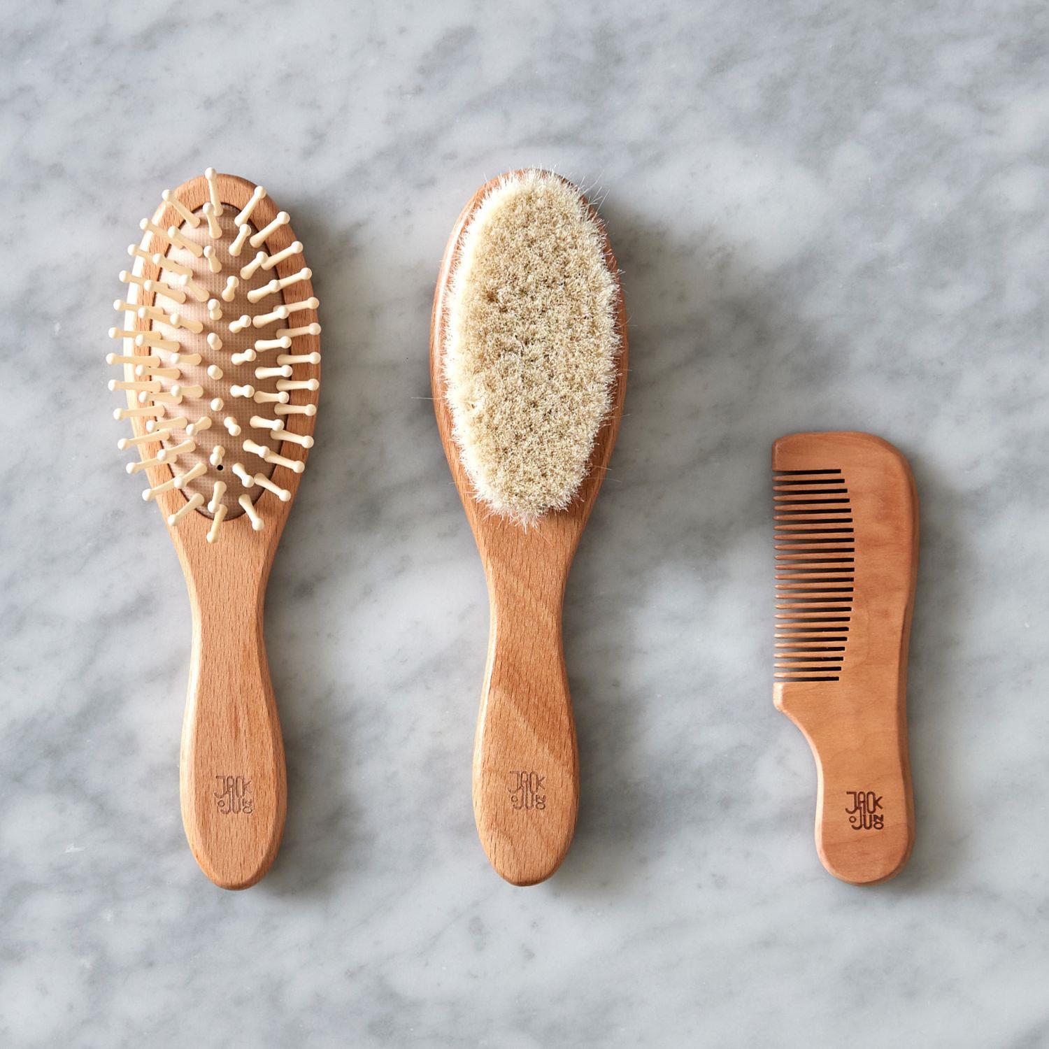 JACK o JUNO Wooden Baby Hairbrush Set