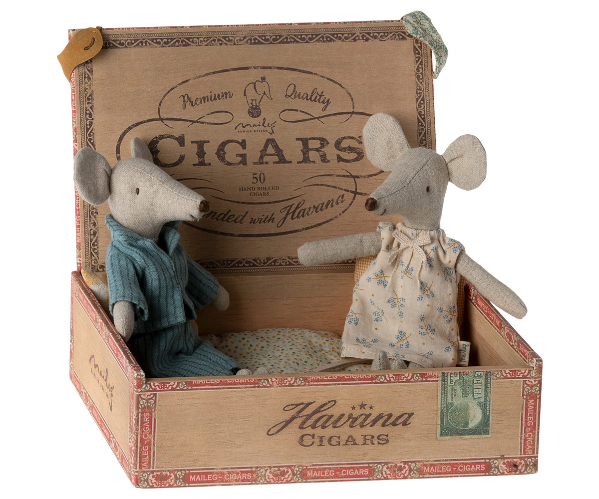 MAILEG Mum & Dad mice in cigarbox