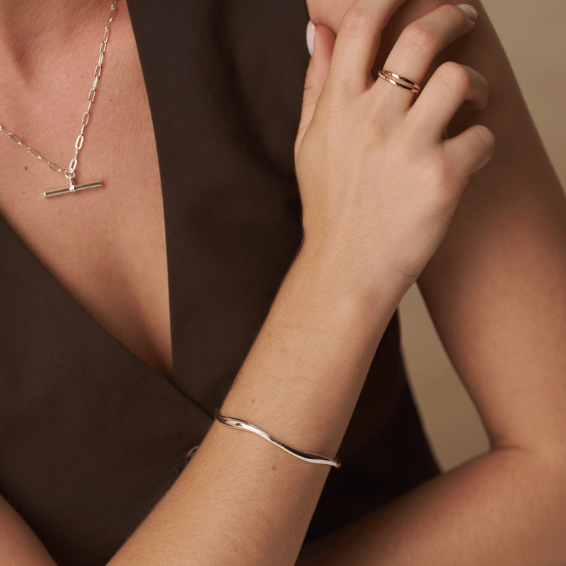 ORELIA Fine Wave Bangle Silver