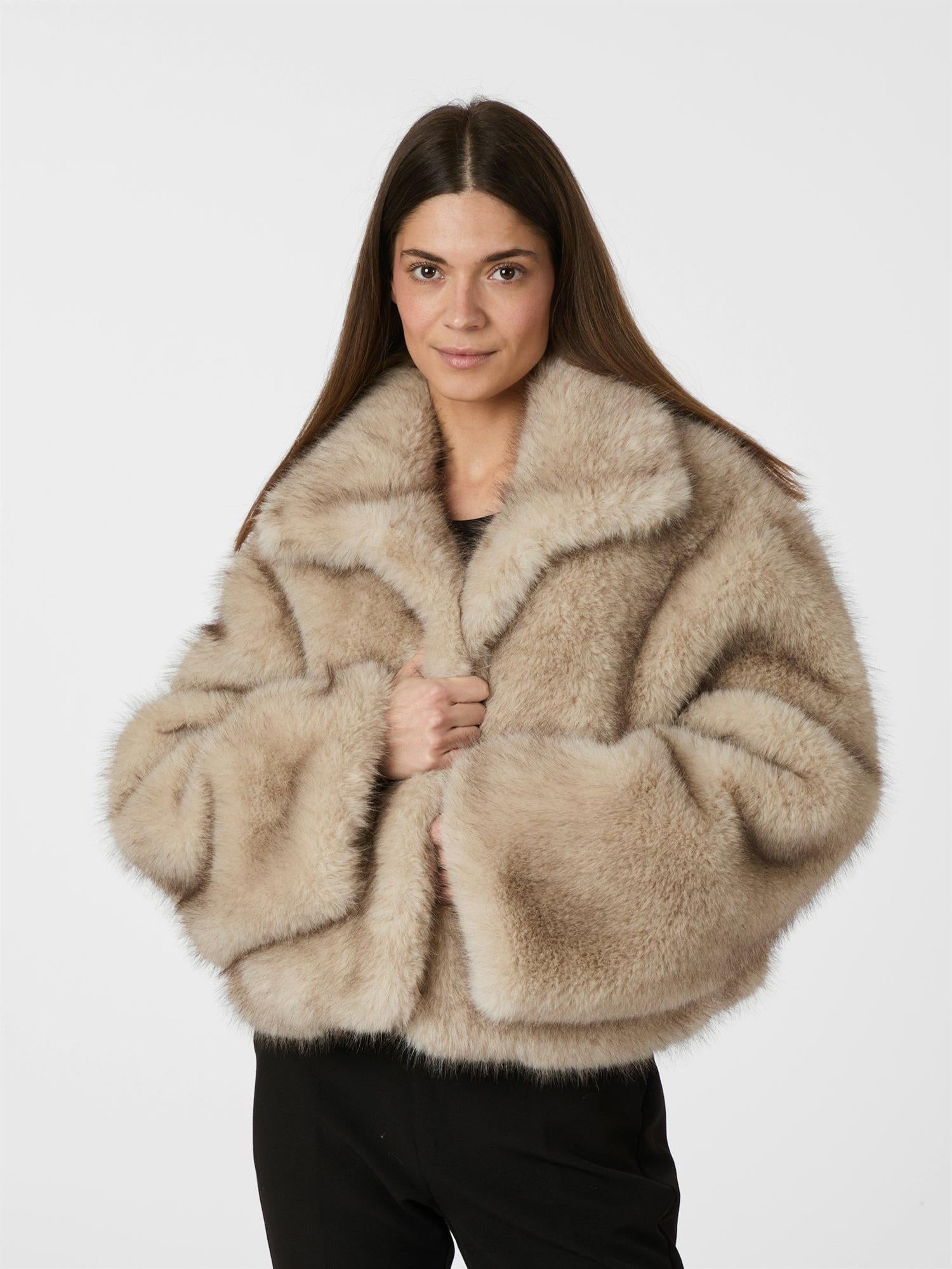 NEO NOIR Steff Faux Fur Jacket Beige