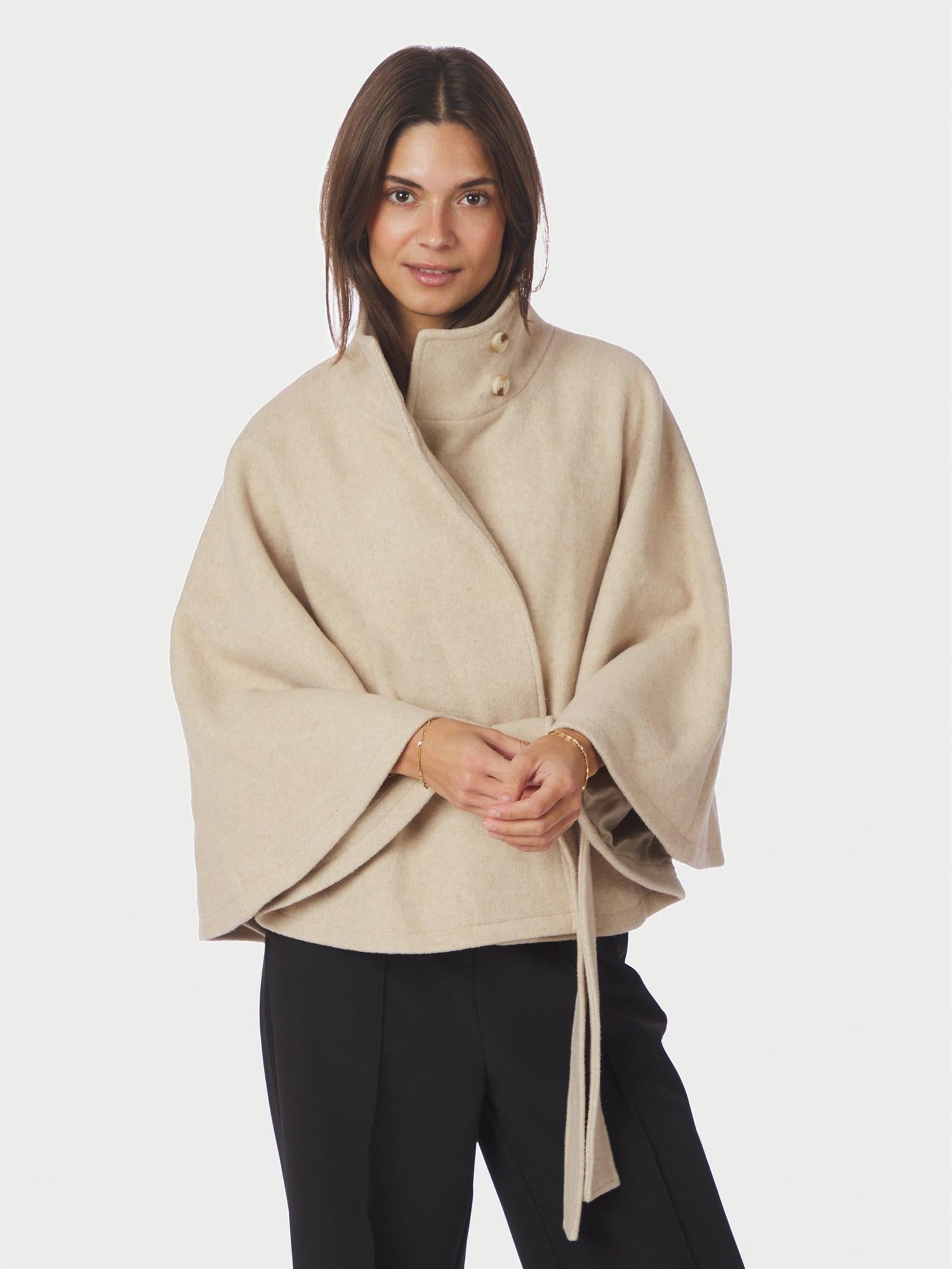 NEO NOIR Zanna Cape - Farmor Ingvarda