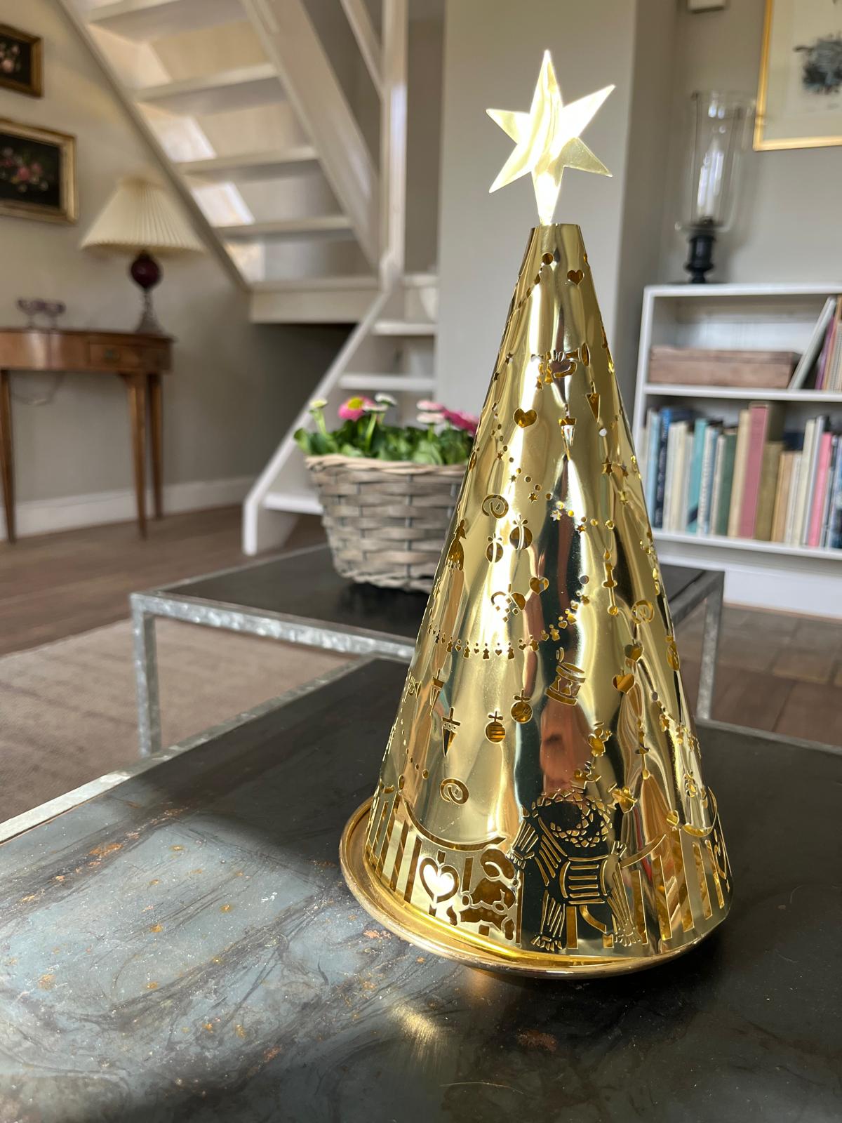 JETTE FRÖLICH Stort Juletre Gull - Farmor Ingvarda