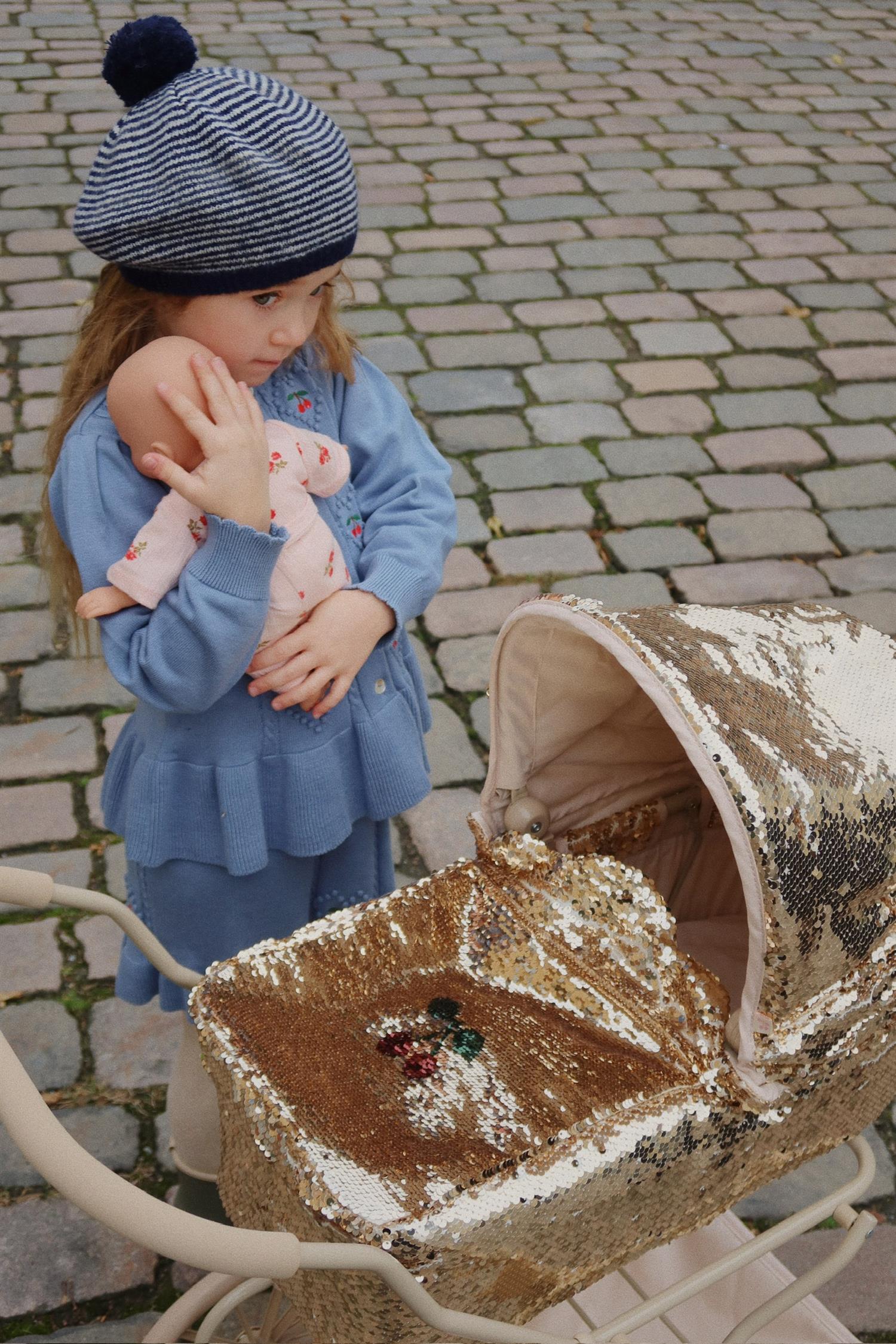 KONGES SLØJD Sparkly Doll Pram,Gull - Farmor Ingvarda