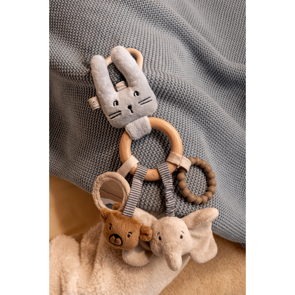 LIEWOOD Angie Classic Activity Toy - Farmor Ingvarda