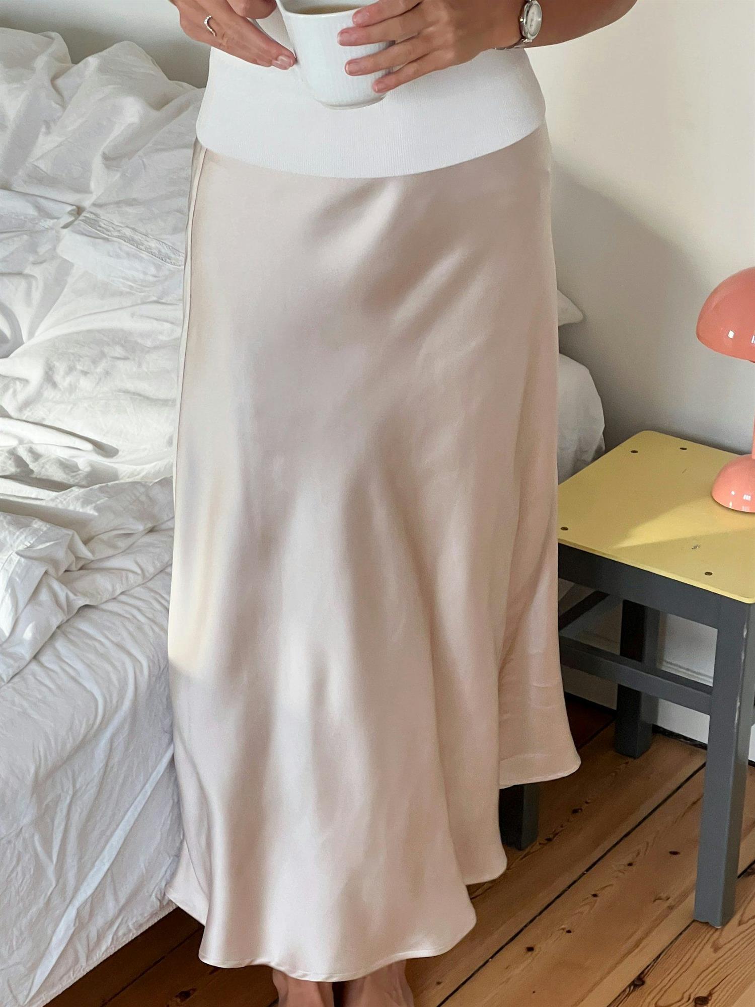 NEO NOIR Bovary Skirt Champagne - Farmor Ingvarda