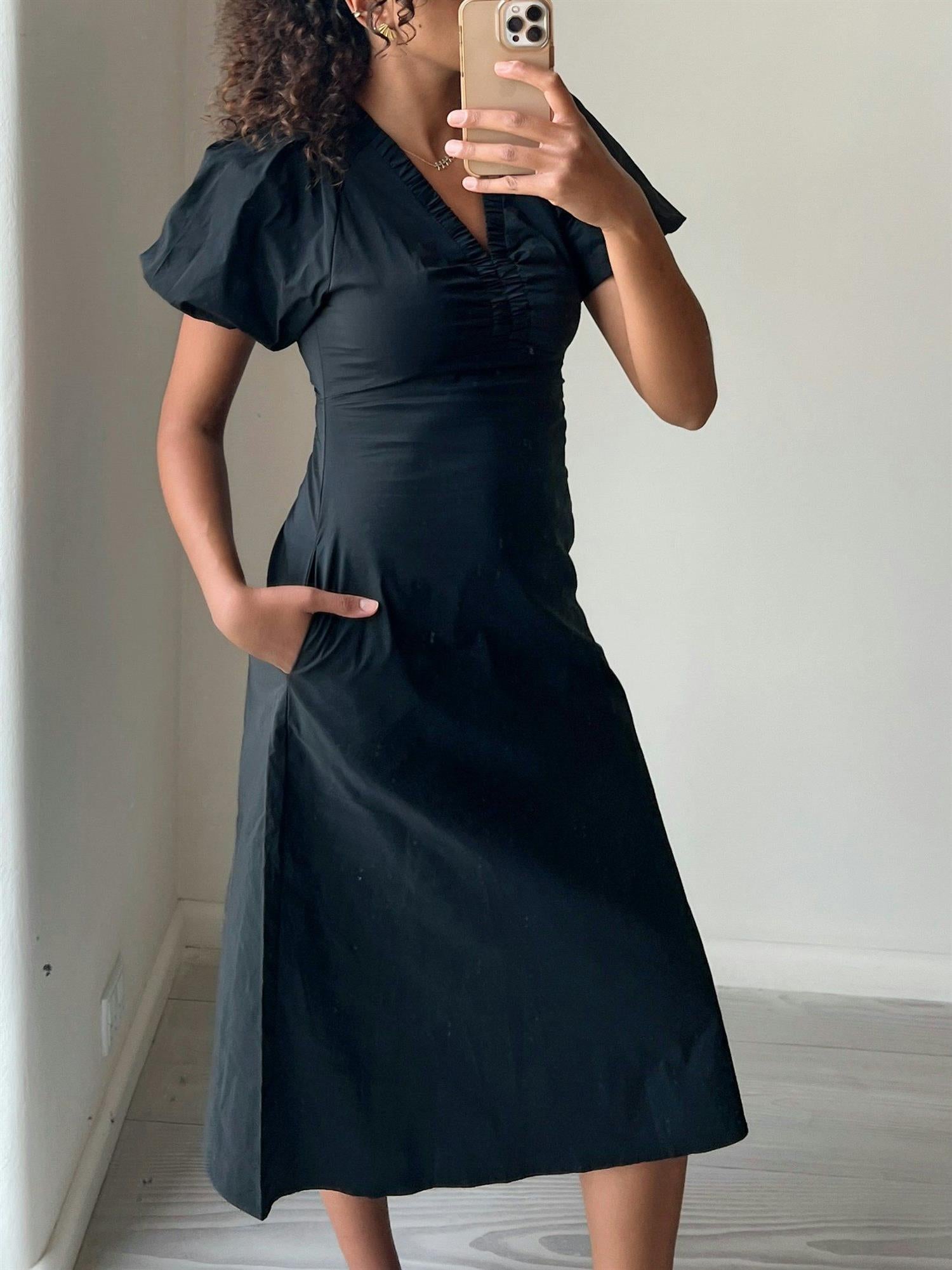 NEO NOIR Illana Poplin dress Black Sort - Farmor Ingvarda