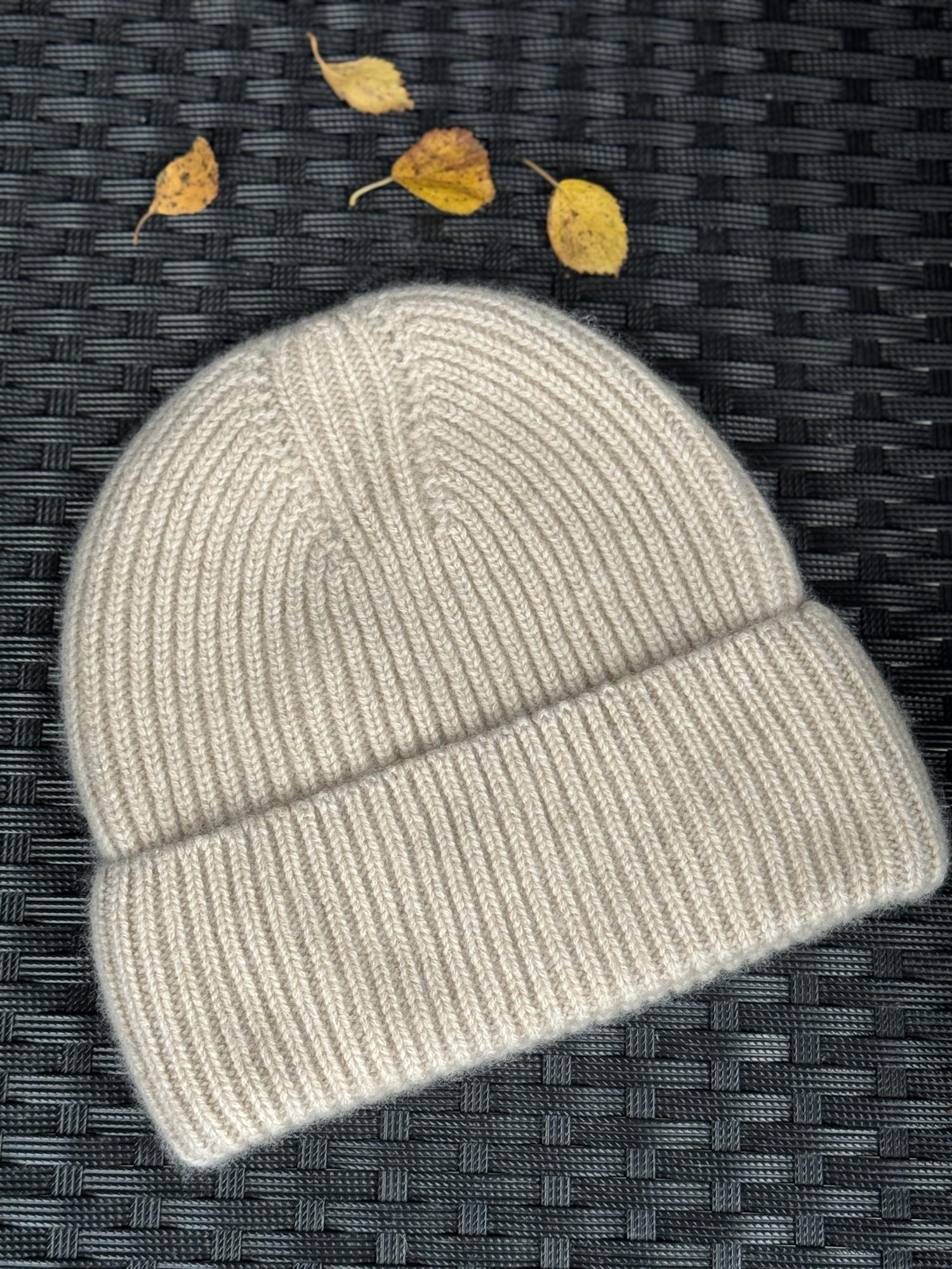 SUI AVA Bobbie Cashmere Beanie Beige - Farmor Ingvarda