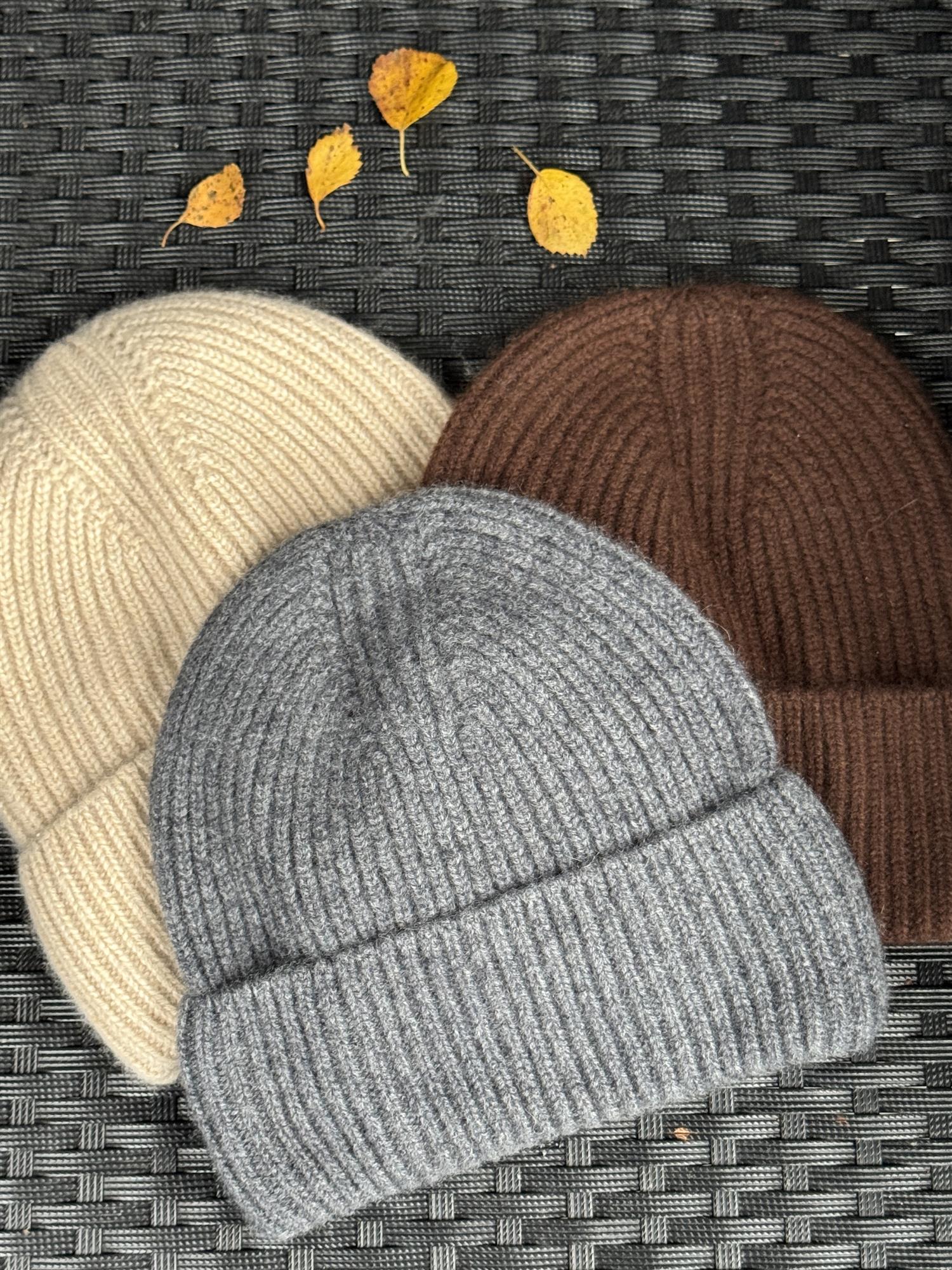 SUI AVA Bobbie Cashmere Beanie Grey - Farmor Ingvarda