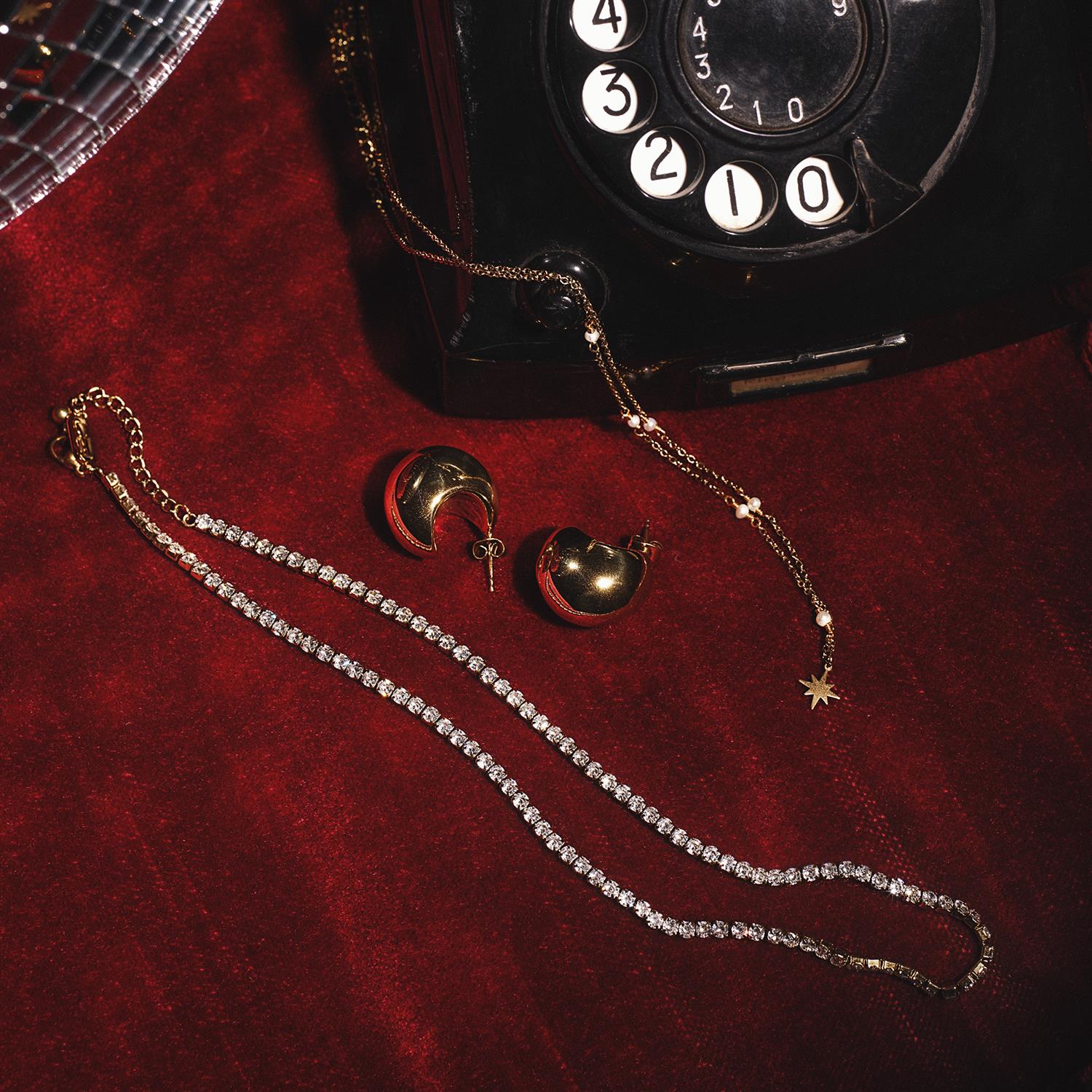 TONE DAMLI by A & C Stardust, kort kjede Gull - Farmor Ingvarda