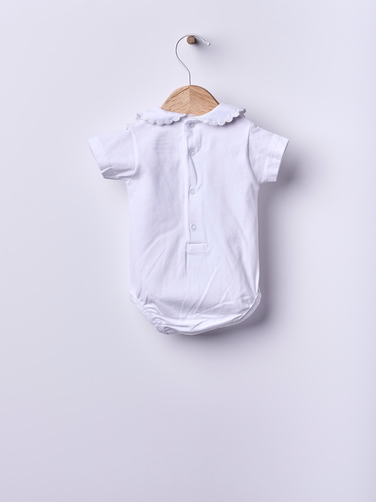 WEDOBLE Body m/brodert krage,kort erm Hvit - Farmor Ingvarda