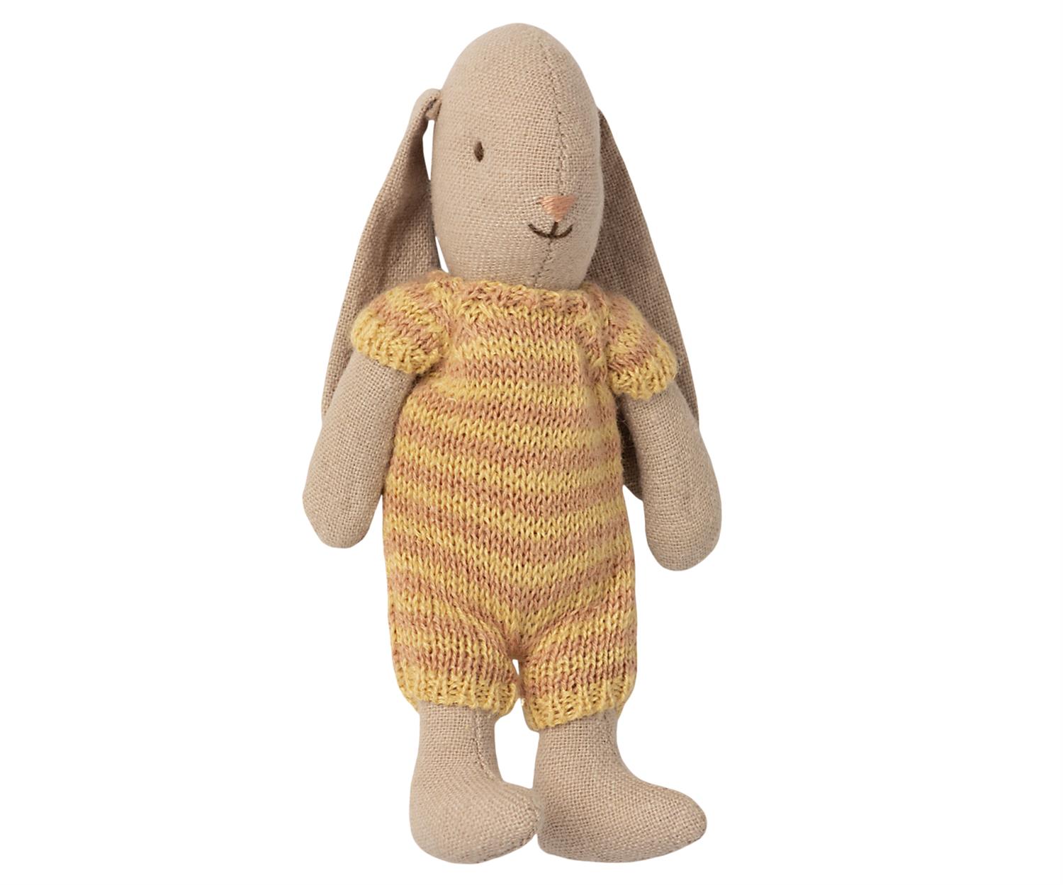 MAILEG Bunny, micro, with yellow suit Gul