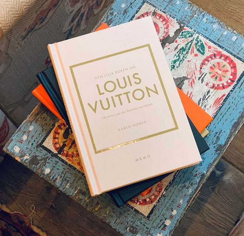 NEW MAGS Little Book Of Louis Vuitton Pudder